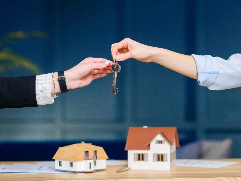 El Poder de las Alianzas Inmobiliarias 1 TORO TEST ROBTX Soluciones efectivas para compra y venta de propiedades con atención personalizada. El Poder de las Alianzas Inmobiliarias