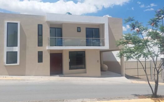 Casa en venta ubicada en Fracc Las Lomas II